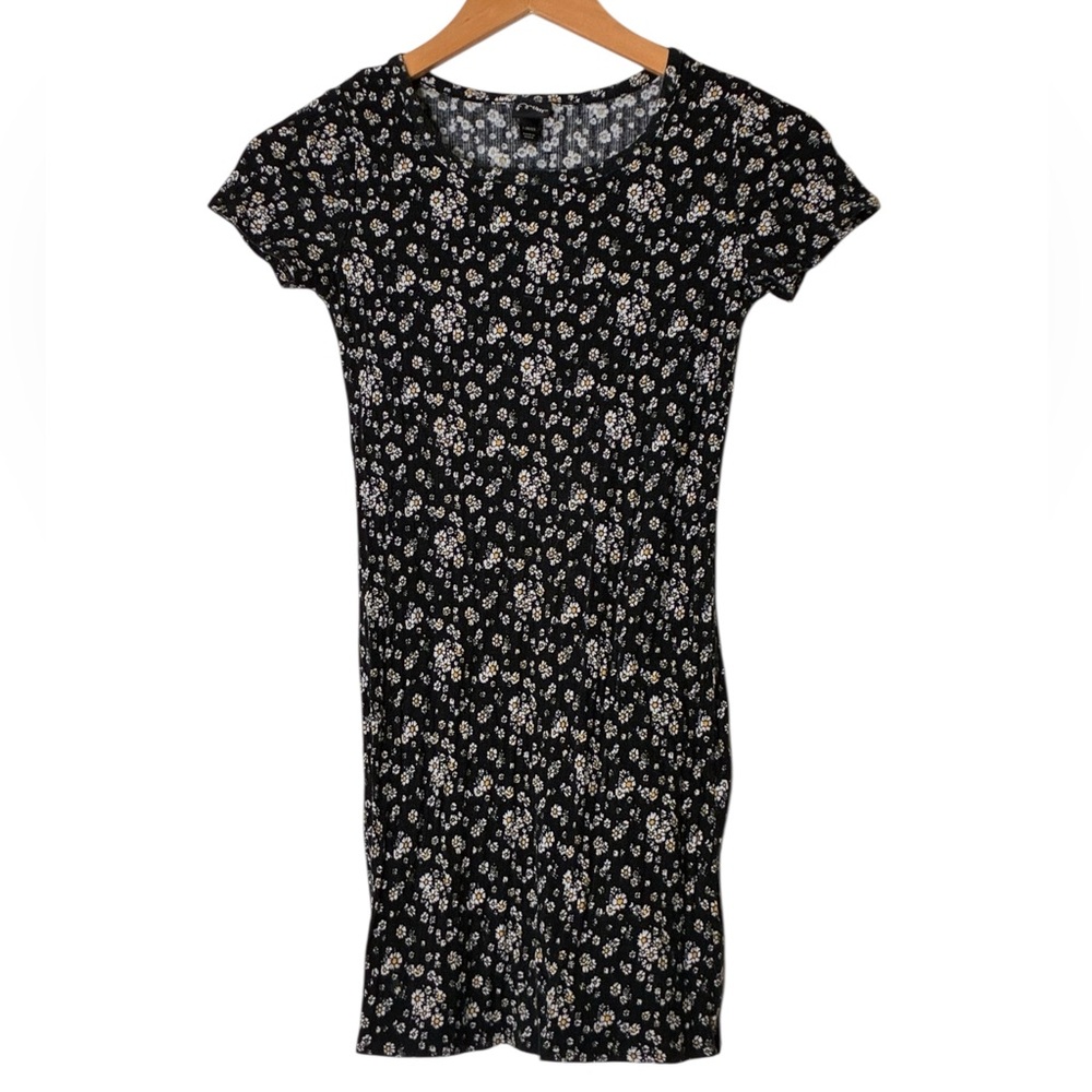 Art Class | Floral knit daisy print crewneck short sleeve cotton midi dress
